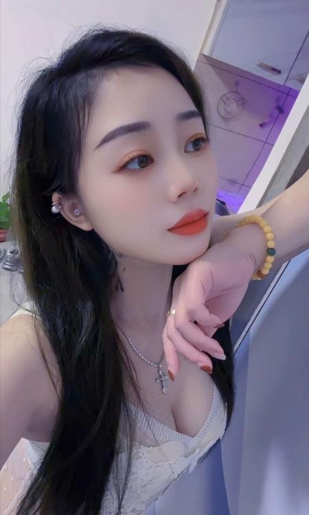 性感美妞小红花