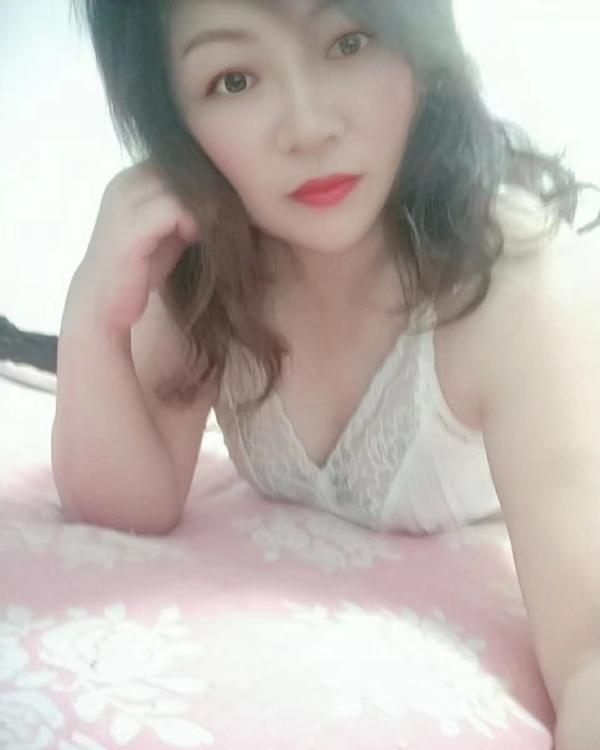 丰满迷人川妹子