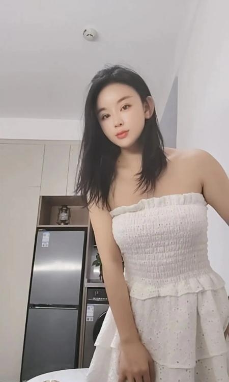 又纯又欲的中项小骚货