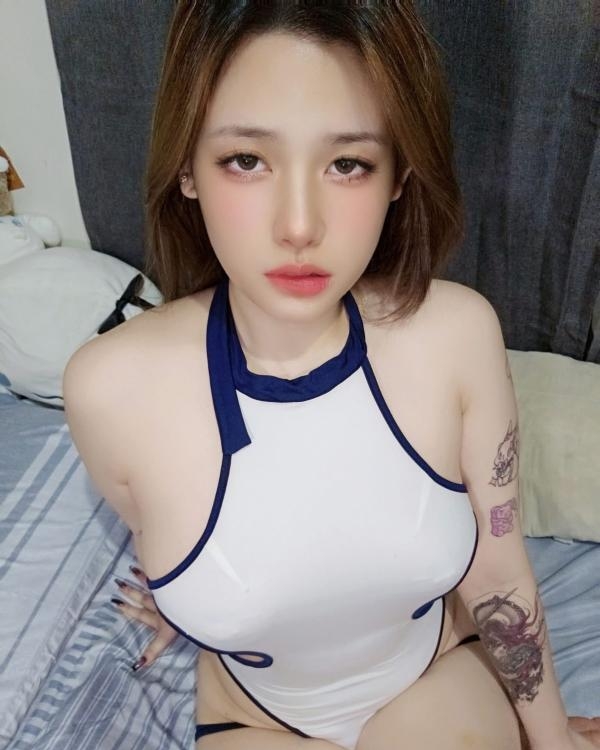 有制服的年轻骚女