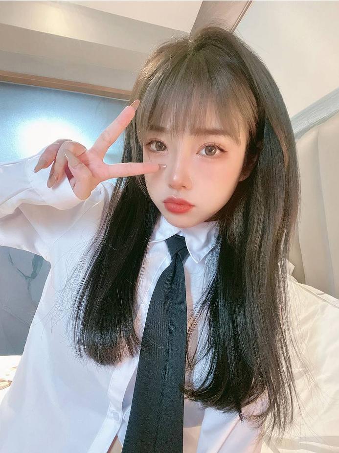 嫩妹妹床上骚值得向她开炮